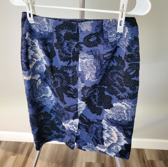 Ann Taylor Factory Blue Floral Skirt (Size 2) - Picture 2 of 3